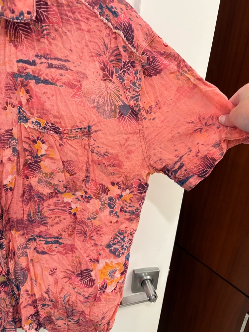 We The Free Share Good Vibes Coral Hawaiian Print Button Down Size Large - Picture 5 of 12
